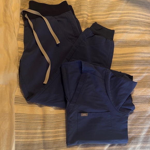 FIGS Scrub Set - Picture 2 of 4